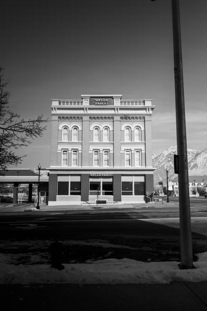 Fargo series promo poster shows snow and a dark sedan.