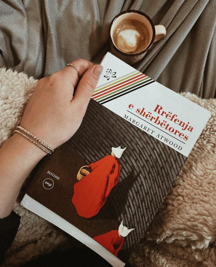 Elisabeth Moss as June Osborne in The Handmaid's Tale.