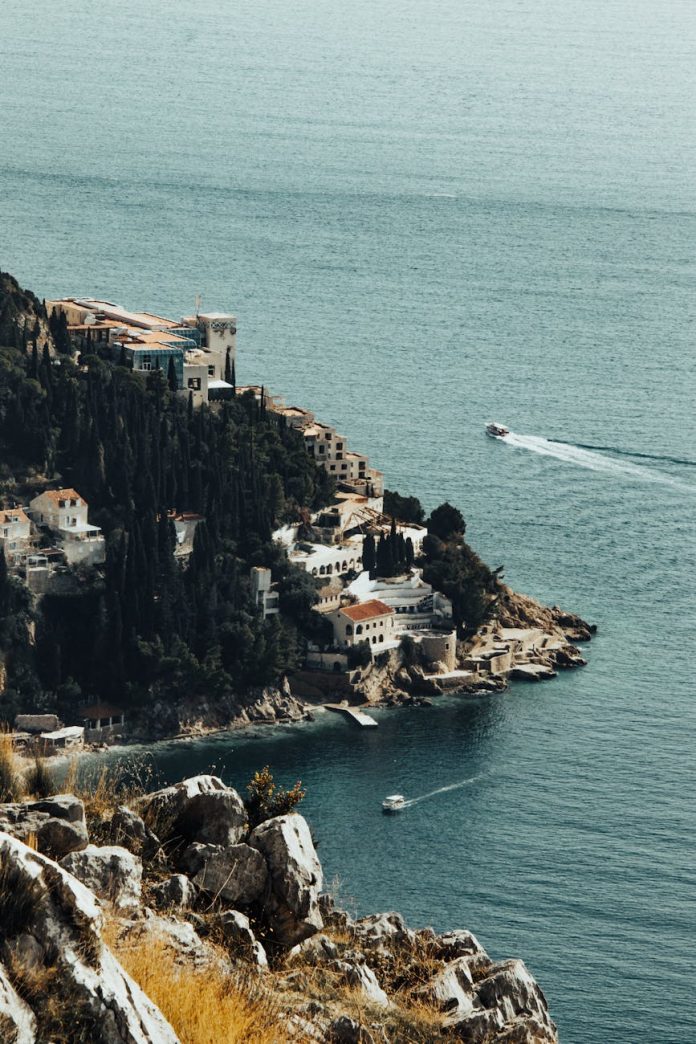 Two characters from House of the Dragon stand on a balcony.