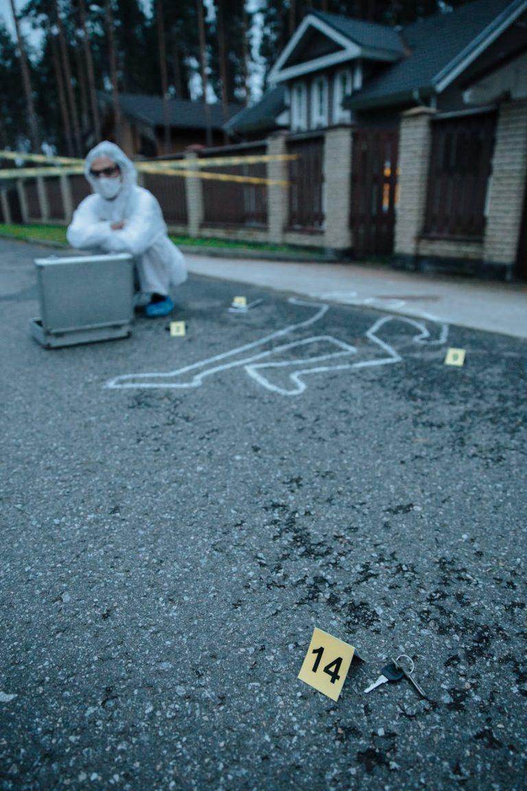 Top 40 crime drama series ranked, with The Shield listed first.
